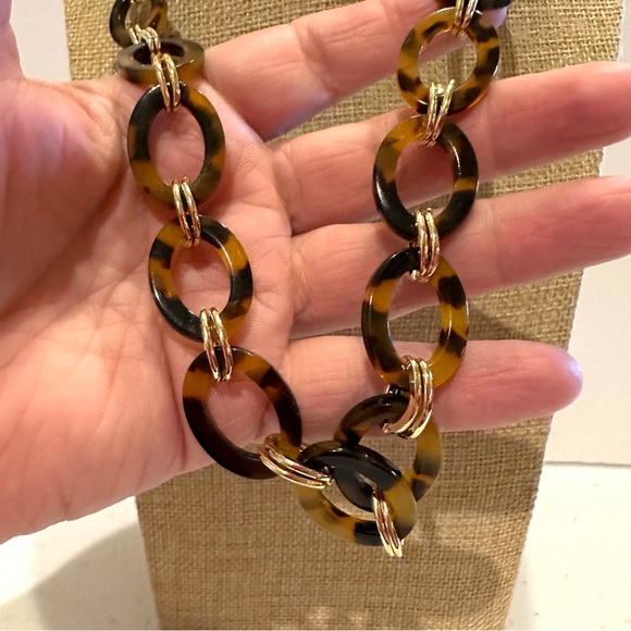 Loft Necklace - Alternating gold tone & faux tortoise links - Picture 9 of 14